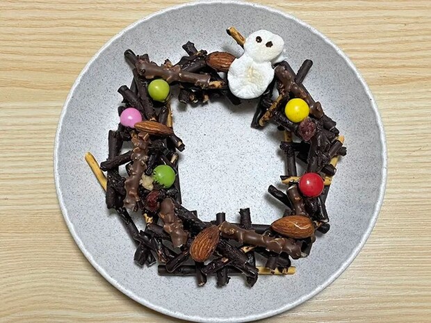 『ポッキー』で作ったリースの写真（撮影：grape編集部）