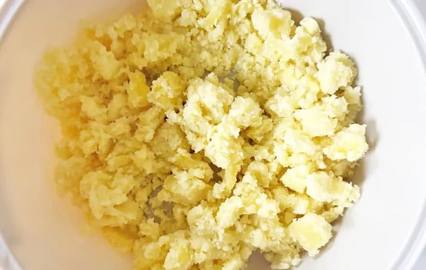 『さつまいもでハッシュドポテト』を作る写真（撮影：エニママ）