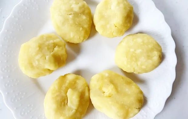 『さつまいもでハッシュドポテト』を作る写真（撮影：エニママ）