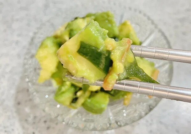 アボカドとワカメ、『お茶づけ海苔』（撮影：grape編集部）