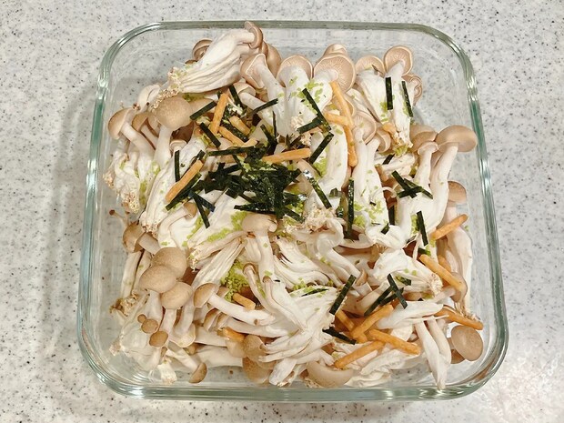 しめじ2袋を使って？　味つけは『お茶づけ海苔』だけの“ズボラ飯”レシピ