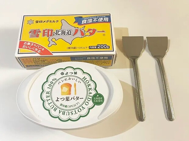 バターとヘラを並べた写真（撮影：grape編集部）