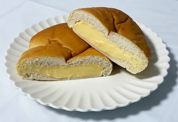 もれそうなメガクリームパンの画像（撮影：grape編集部）