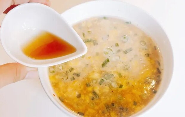 『冷凍チャーハンでクッパ』を作る写真（撮影：キジカク）