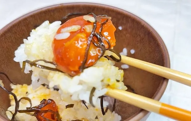 『塩昆布の卵黄漬け』の完成写真（撮影：キジカク）