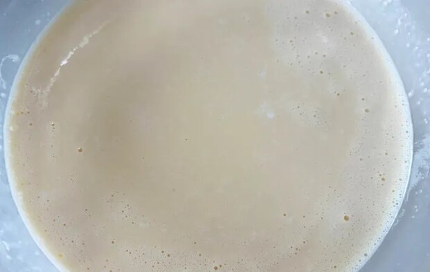 『炊飯器でプリン』を作る写真（撮影：エニママ）