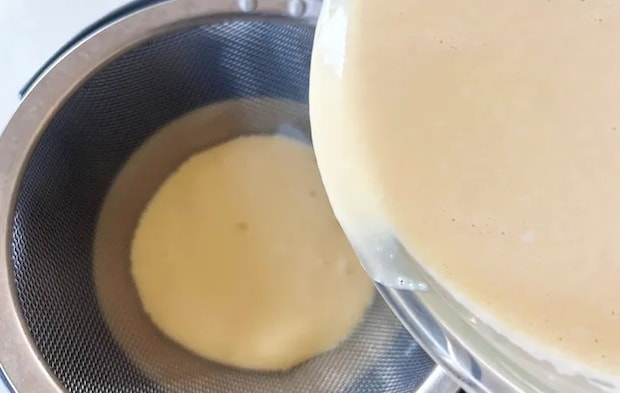 『炊飯器でプリン』を作る写真（撮影：エニママ）