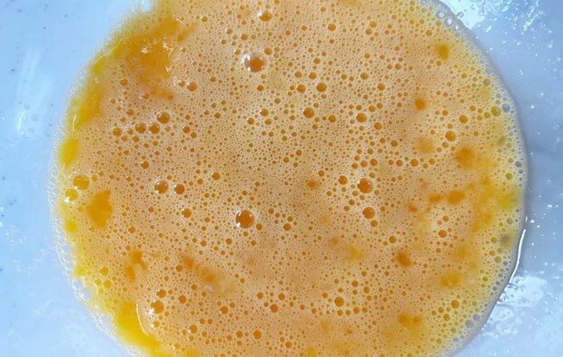 『炊飯器でプリン』を作る写真（撮影：エニママ）