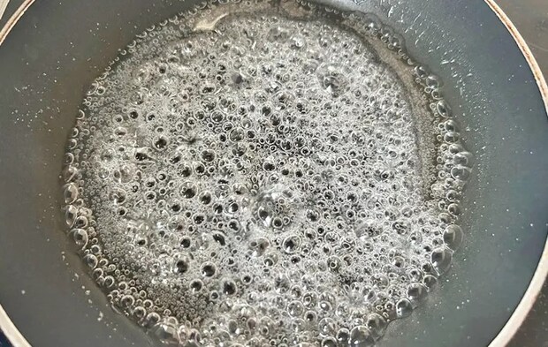 『炊飯器でプリン』を作る写真（撮影：エニママ）