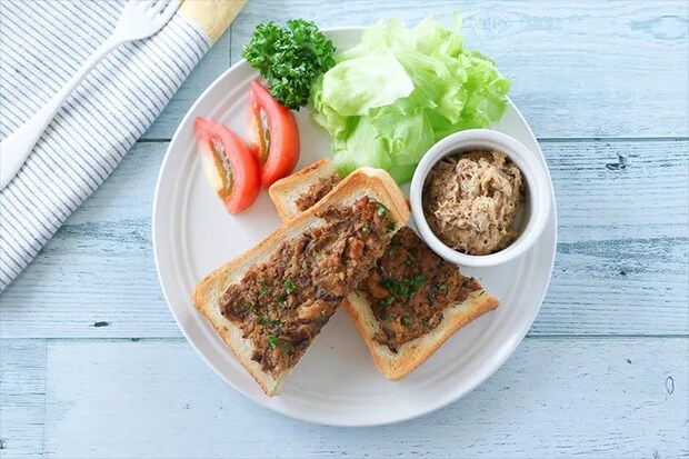 『さばみそ煮のペーストトースト』の写真