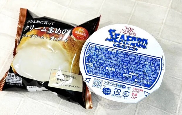 『シーフードヌードル×シュークリーム』の材料写真（撮影：キジカク）