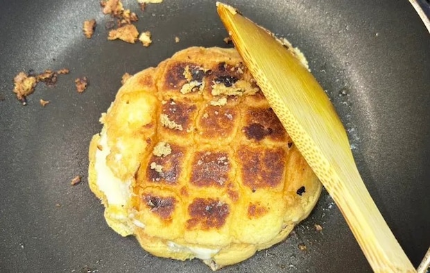 『焼きチーズメロンパン』を作る写真（撮影：キジカク）