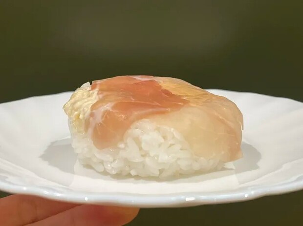 『カービィのすいこみ生ハム寿司』の写真（撮影：grape編集部）