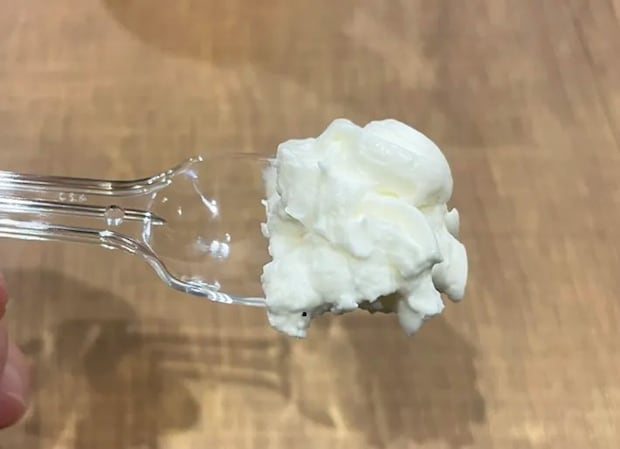 『ヨーグルトシュークリーム』の写真（撮影：grape編集部）