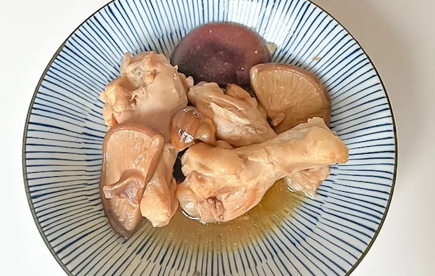 『鶏手羽と甘栗のうま煮』の完成写真（撮影：エニママ）