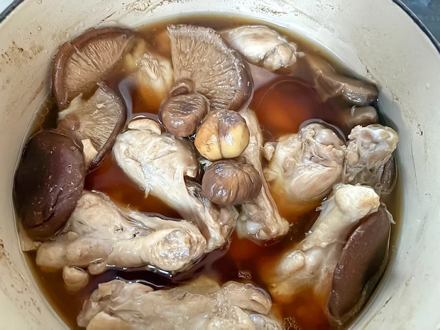 鶏手羽と一緒に煮込んだのは…? 子供が大喜びした『秋の味覚』堪能レシピ