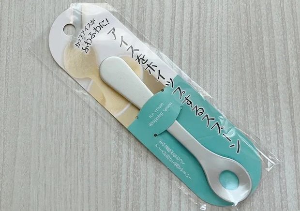 『アイスをホイップするスプーン』（撮影：grape編集部）