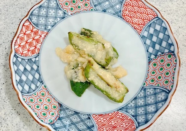 豆腐で作るピーマン天ぷら（撮影：grape編集部）