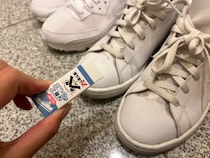 ダイソーで見つけた『消しゴム』　スニーカーや上履きをこすると…？【100均グッズ】