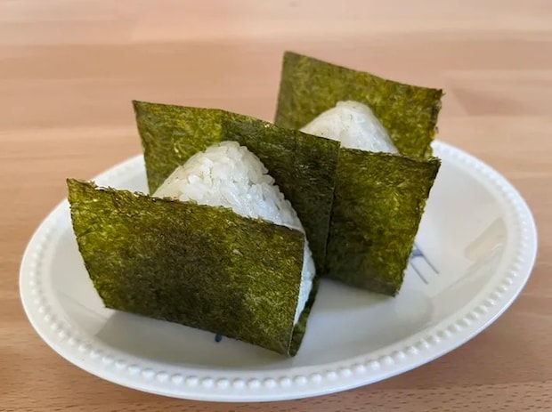 昆布茶おにぎりの写真（撮影：grape編集部）