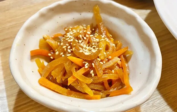 『にんじんと大根のきんぴら』の完成写真（撮影：エニママ）