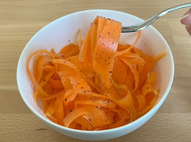 ニンジンのリボンサラダの写真（撮影：grape編集部）