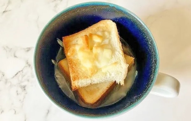 『食パンで作るオニオングラタンスープ』の完成写真（撮影：エニママ）