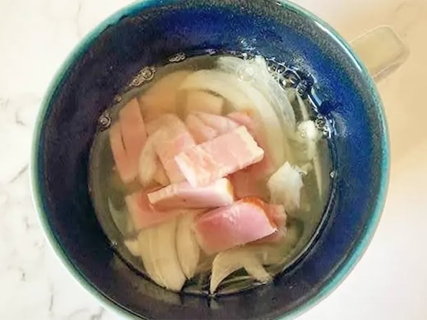 食パンあったら作ってみて! カップ1つで完成する絶品スープが画期的【時短レシピ】