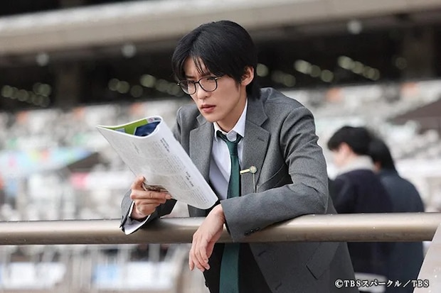 『ザ・ロイヤルファミリー』に出演する目黒蓮さんが写る場面写真