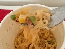 ネタ商品かと思ったら…？　冬らしい『限定カップヌードル』が想像を超えてきた「もっとこういうのを作ってくれ！」