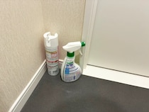 トイレ収納には『ブックエンド』が便利！　試して感動した『裏ワザ』に「目からウロコ」