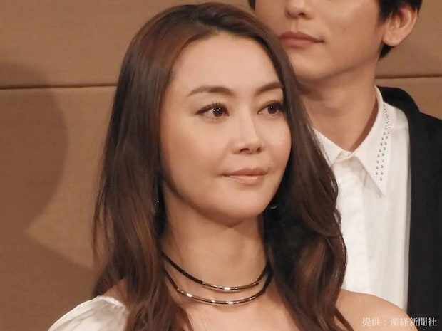 「49歳に見えない」 観月ありさ、誕生日ショットに「若すぎない?」