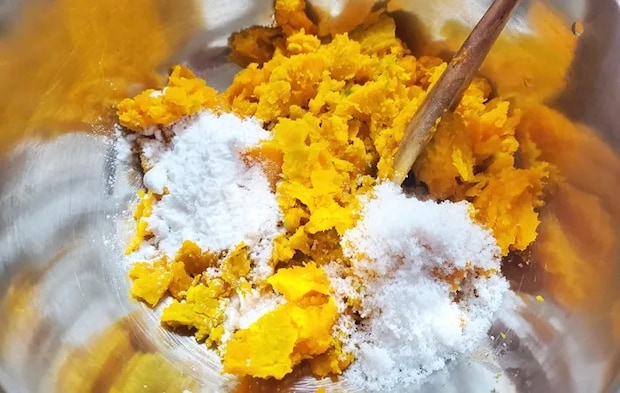 『カボチャのチーズ入りごま団子』を作る写真（撮影：エニママ）