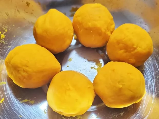 煮物より好きかも! カボチャを潰して丸めたら…子供も喜ぶ一品が完成