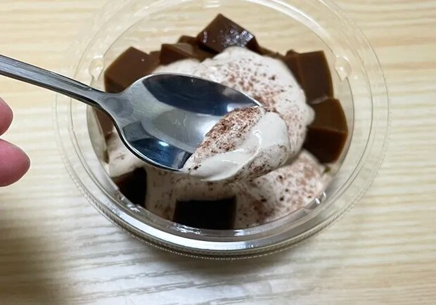 『もっちりカフェラテわらび』のムースの写真（撮影：grape編集部）