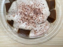 ほろ苦い『わらび餅』？　コンビニで見つけた和洋折衷スイーツに「大人な味わい」