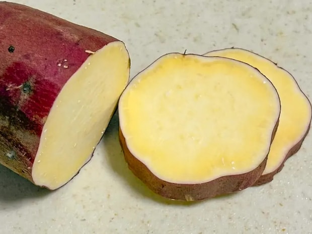 「家族もビックリ」「パリパリ食感」　つぶしたサツマイモを包んだのは？【専門農家のレシピ3選】