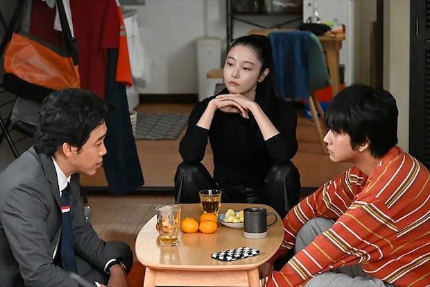 『ちょっとだけエスパー』に出演する大泉洋さんと北村匠海さんが写る場面写真