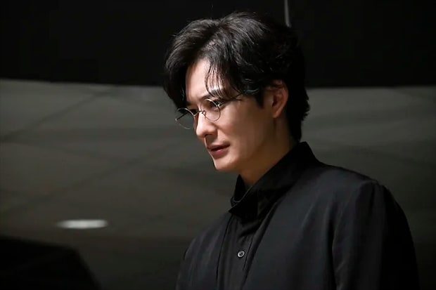 『ちょっとだけエスパー』に出演する岡田将生さんが写る場面写真