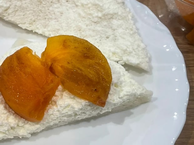 『ローソン』で2つの商品を購入するだけ　簡単でボリューミーなフルーツサンドの作り方