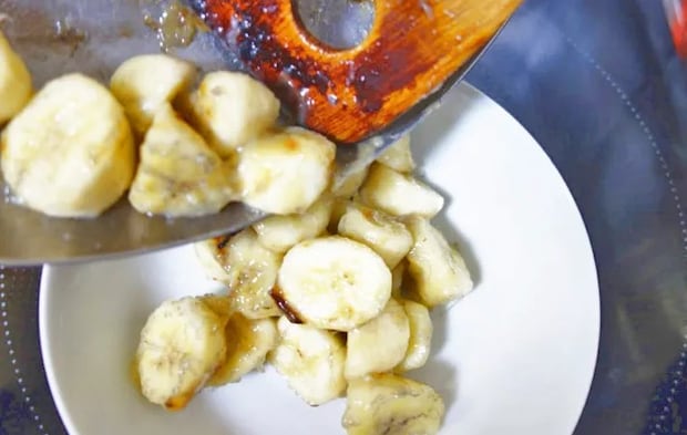 『大学バナナ』を作る写真（撮影：エニママ）