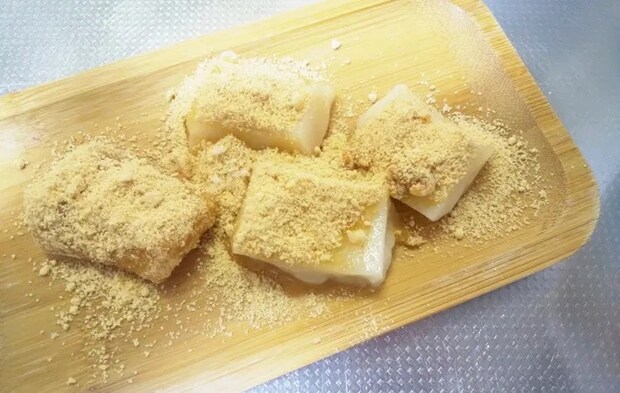 『ひとくちバナナきなこもち』を作る写真（撮影：エニママ）