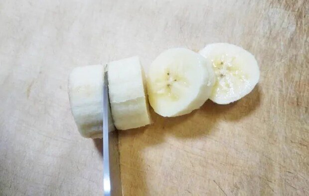 『ひとくちバナナきなこもち』を作る写真（撮影：エニママ）