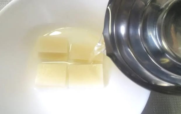 『ひとくちバナナきなこもち』を作る写真（撮影：エニママ）