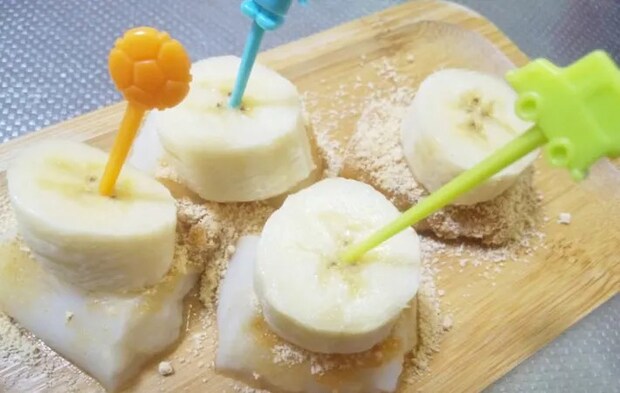 『ひとくちバナナきなこもち』を作る写真（撮影：エニママ）