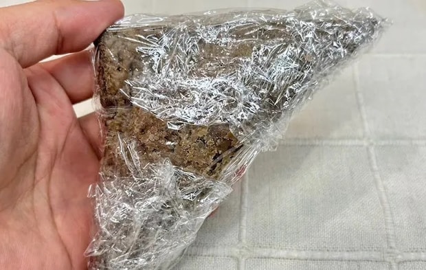 『三角チョコパイを凍らせる』写真（撮影：キジカク）