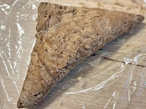 三角チョコパイ、温かくてもおいしいけど? クセになる食べ方に「ガラリと変わった!」