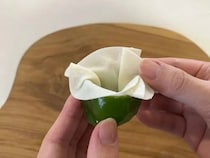 ピーマンに『餃子の皮』をかぶせて…？　焼き上がった姿に「天才」「その手があったか」