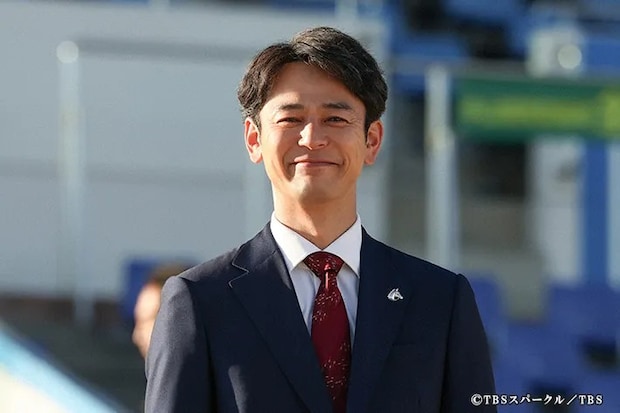 『ザ・ロイヤルファミリー』に出演する妻夫木聡さんが写る場面写真