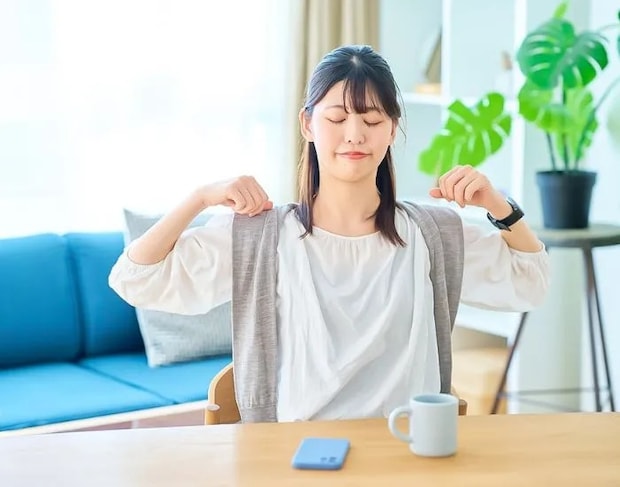 ストレッチする女性